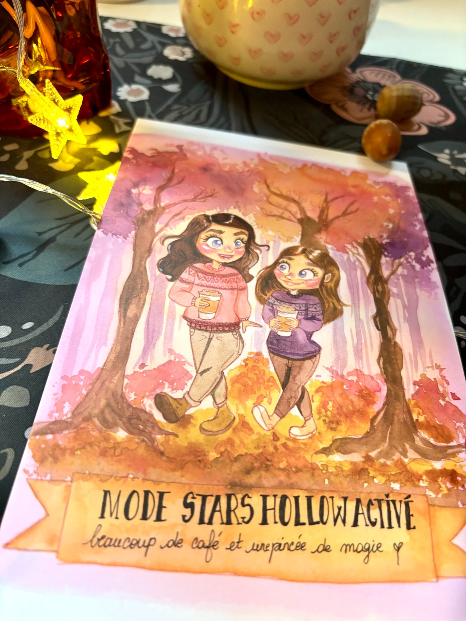 Carte postale automne A5 – Mode Stars Hollow activé : Café & Magie (Collection Mabon) – Image 3